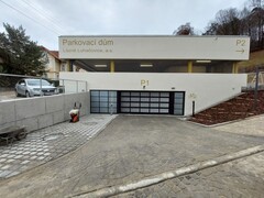 Parkovac&iacute; dům Luhačovice