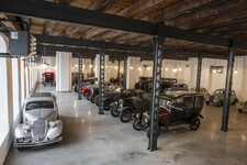 Muzeum historick&yacute;ch vozů